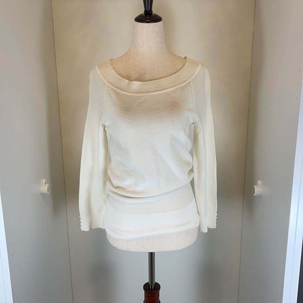 Beautiful Fourth & Towne Off White Sweater with Button details size Small